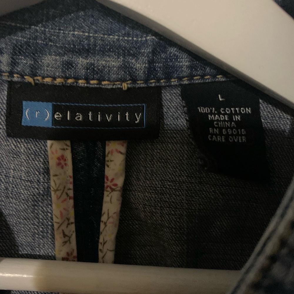 Relativity Short Denim Jacket Women’s Large - Picture 3 of 5